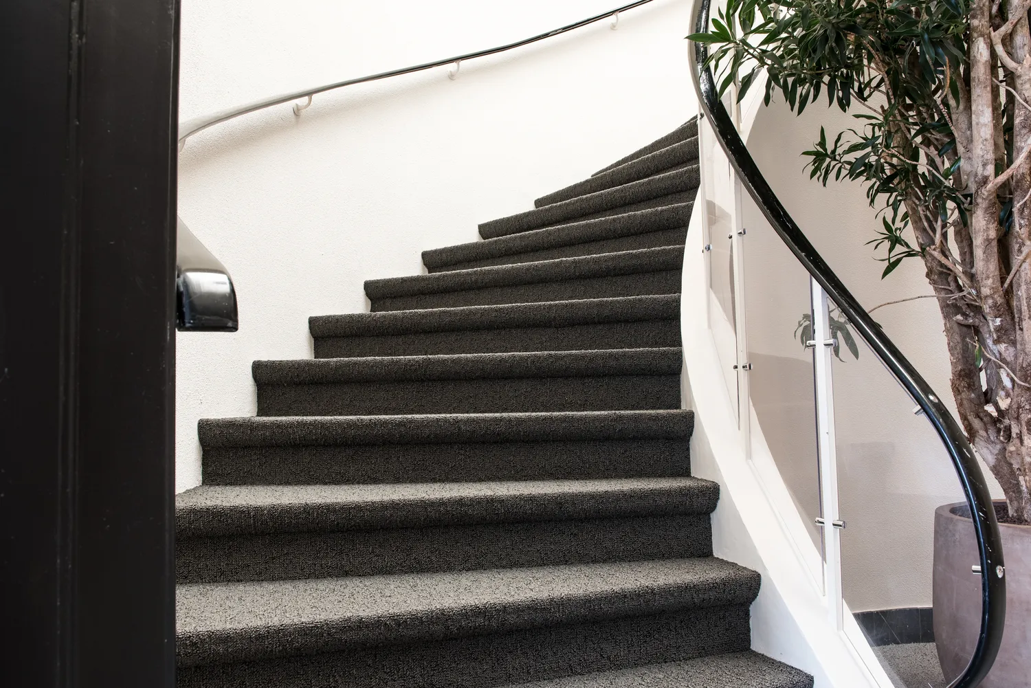 Ile kosztuje ułożenie wykładziny dywanowej?